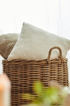 Декоративна подушка - кремовий