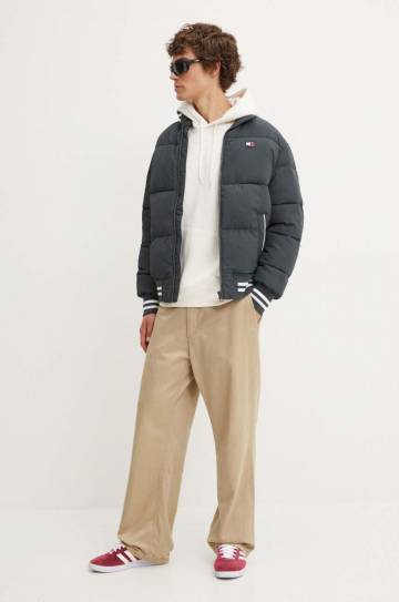 Куртка-бомбер Tommy Jeans мужской цвет серый зимняя oversize DM0DM19640 Куртка-бомбер Tommy Jeans мужской цвет серый зимняя oversize DM0DM19640