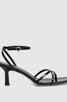 Черные кожаные лакированные босоножки Edith