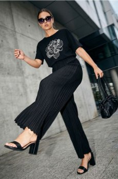 Бавовняна футболка з вишивкою - чорний