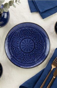 Керамічна тарілка з тисненим візерунком - синій
