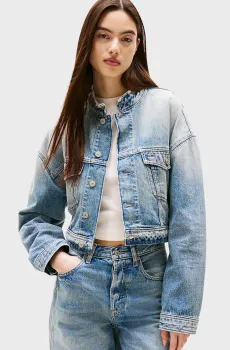 Женская голубая джинсовая куртка OVSZ CROP TRUCKER JACKET CI9014 Голубой XS Tommy Jeans DW0DW21195