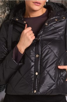 Стьобана куртка - чорний