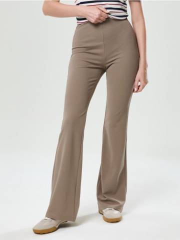 Розкльошені штани - кавовий Розкльошені штани - кавовий