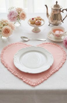 Рожевий плейсмат серце з рюшами
