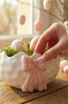 Великодня декорація у вигляді яєчної шкаралупи з бантом - пастельний рожевий