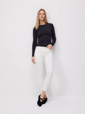 Reserved - Джинси slim fit з вузькою посадкою - кремовий - 089AO-01J Reserved - Джинси slim fit з вузькою посадкою - кремовий - 089AO-01J