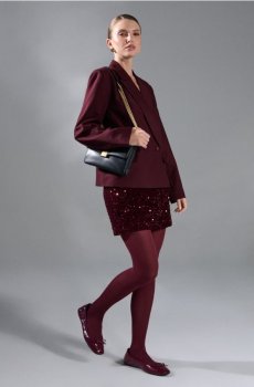 Мініспідниця - червоне дерево