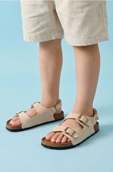 Сандалі з пряжками та ремінцем - бежевий