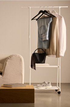 Вішалка для одягу - білий