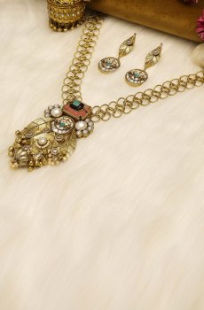 AANURA Gold-Plated Crystals Necklace and Earrings