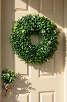 Декоративний вінок з квітами - зелений