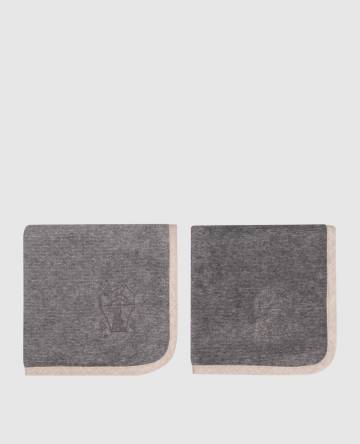 Набор серых махровых полотенец с вышивкой логотипа эмблемы