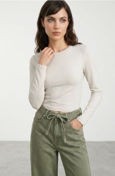 Бавовняна футболка slim fit з довгим рукавом - нюдовий