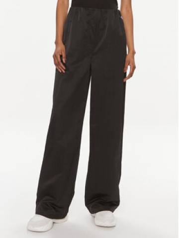 Calvin Klein Jeans Штани з тканини Soft Crinkle J20J223122 Чорний Relaxed Fit Calvin Klein Jeans Штани з тканини Soft Crinkle J20J223122 Чорний Relaxed Fit
