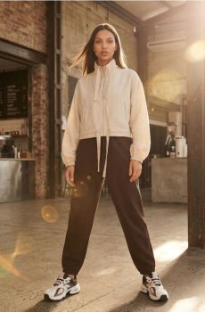 Бомбер-куртка з ліоцелу з домішкою льону - нюдовий