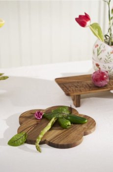 Дерев’яна дошка для нарізання у формі квітки - бежевий