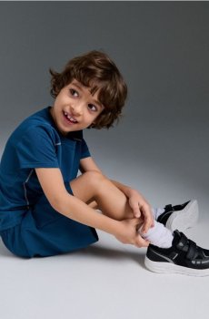 Легкі кросівки з сітки зі світловідбивними елементами - чорний