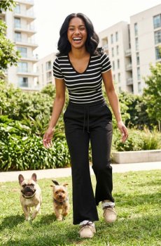 Футболка з v-подібним вирізом - чорний