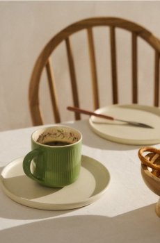 Керамічна чашка з рифленням - блідо-зелений
