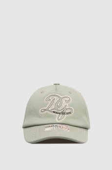 Детская зеленая кепка с вышивкой монограммы