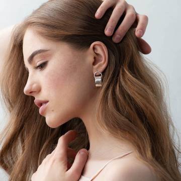 Серебряные серьги - пусеты "Магнетизм" 122689 Серебряные серьги - пусеты "Магнетизм" 122689