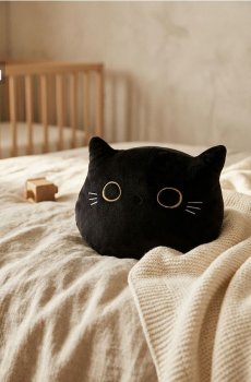Декоративна подушка у формі кота - чорний