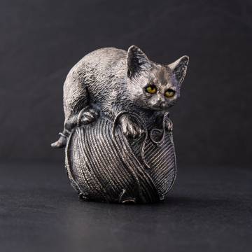 Серебряная фигура ручной работы "Кот и клубок ниток" 23091 Серебряная фигура ручной работы "Кот и клубок ниток" 23091