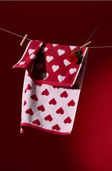 Рушник із сердечками - червоний