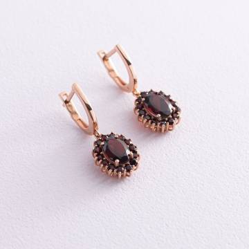 Золотые серьги с пиропом (гранатом) с04163 Золотые серьги с пиропом (гранатом) с04163