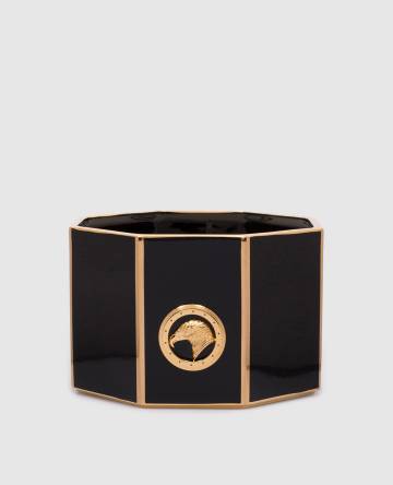 Ароматизированная свеча Gold & Black Shiny в фарфоровом подсвечнике с логотипом. Ароматизированная свеча Gold & Black Shiny в фарфоровом подсвечнике с логотипом.