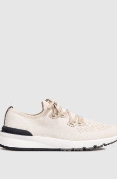 Бежевые кроссовки с фактурным логотипом