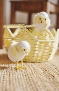 Набір великодніх підвісних прикрас у вигляді курчат у яйці 2 pack - світло-жовтий