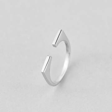 Серебряное кольцо Minimal 10192-17.0р Серебряное кольцо Minimal 10192-17.0р