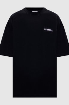 Черная футболка с вышивкой логотипа