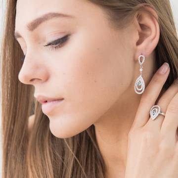 Серебряное кольцо с фианитами к032 Серебряное кольцо с фианитами к032