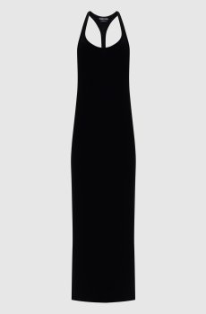 Черное платье в рубчик