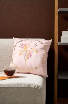 Наволочка з квітковим мотивом і написом - пастельний рожевий