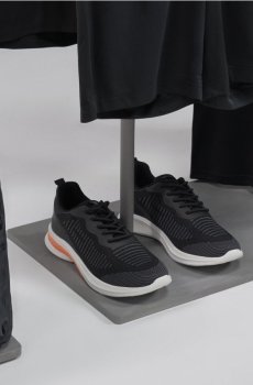 Жіночі кросівки - чорний