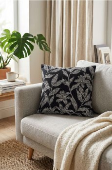 Декоративна подушка - чорний