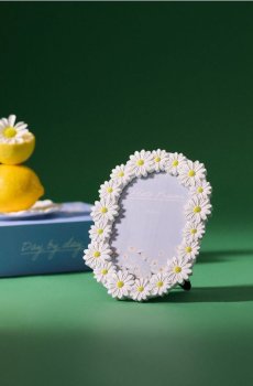 Рамка для фото з ромашковим мотивом - білий