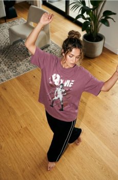 Бавовняна oversize футболка з принтом David Bowie - рожевувато-ліловий