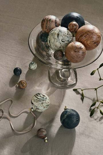 Набор новогодних шаров ferm LIVING Marble Baubles L 4 шт Набор новогодних шаров ferm LIVING Marble Baubles L 4 шт