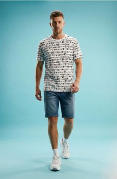 Бавовняна футболка з типографічним візерунком - білий