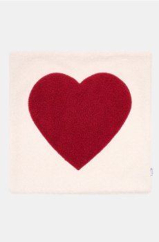 Наволочка з малюнком серця - кремовий