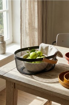 Металевий кошик для харчових продуктів з бамбуковою ручкою - чорний