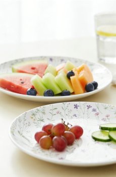 Керамічні тарілки з квітковим візерунком, набір з 2 штук - різнобарвний