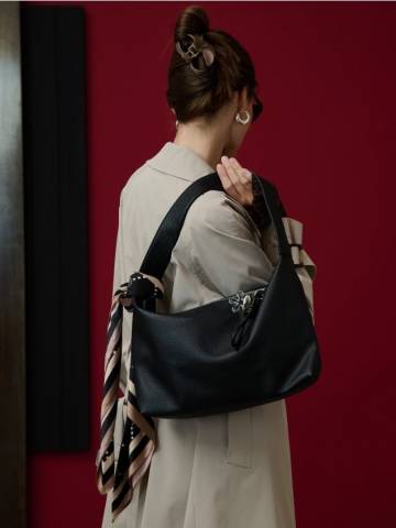 Сумка на плече зі штучної шкіри - чорний