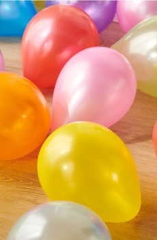 Набір з 100 упаковок повітряних кульок - різнобарвний