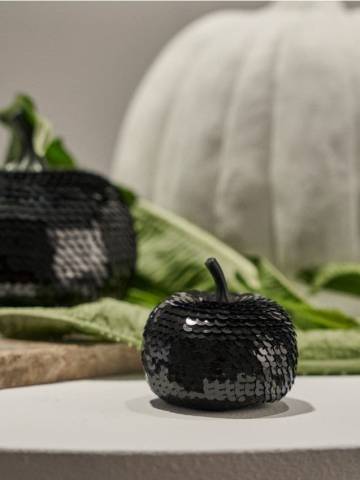 Стояча прикраса - чорний